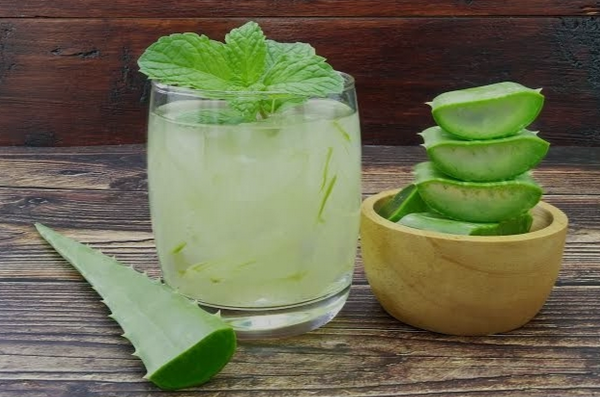 7 Minuman Sehat yang Baik untuk Pengidap Asam Lambung 1 Jus Lidah Buaya